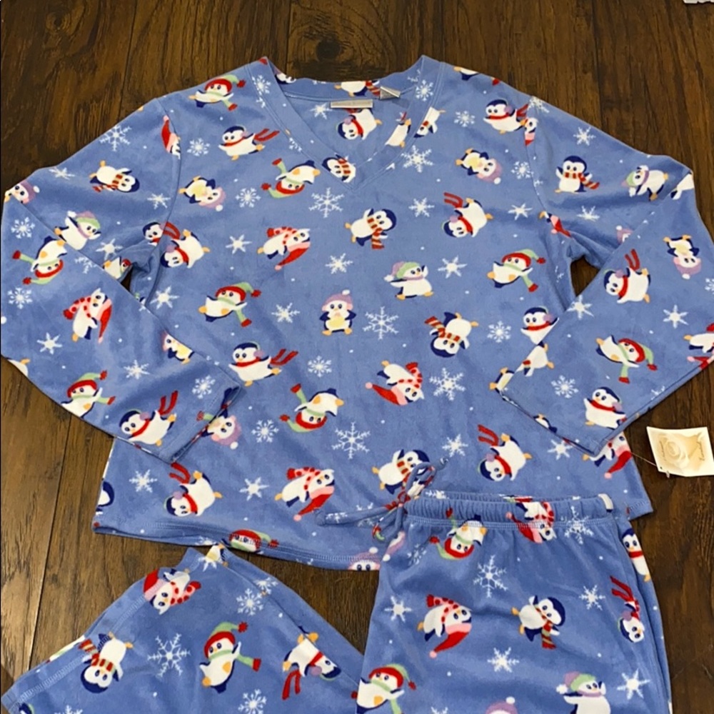 Intimate Essentials 🐧 Microfleece Lounge/Pj Set